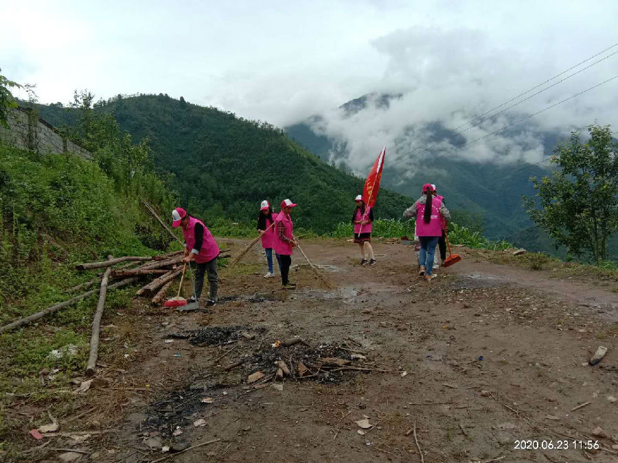 黑竹沟镇依乌村